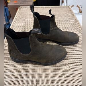 Blundstone Chelsea boots